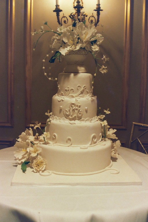 Fondant wedding cake