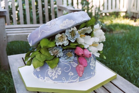مدل کیک با تزئین گل های طبیعی